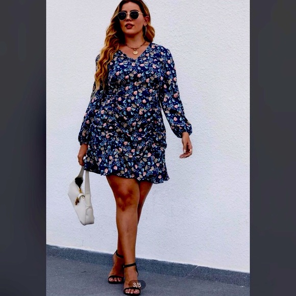END OF SUMMER CLEARANCE!Navy Floral Print Ruched Dress New Plus Size 2xl (16) - Picture 2 of 7
